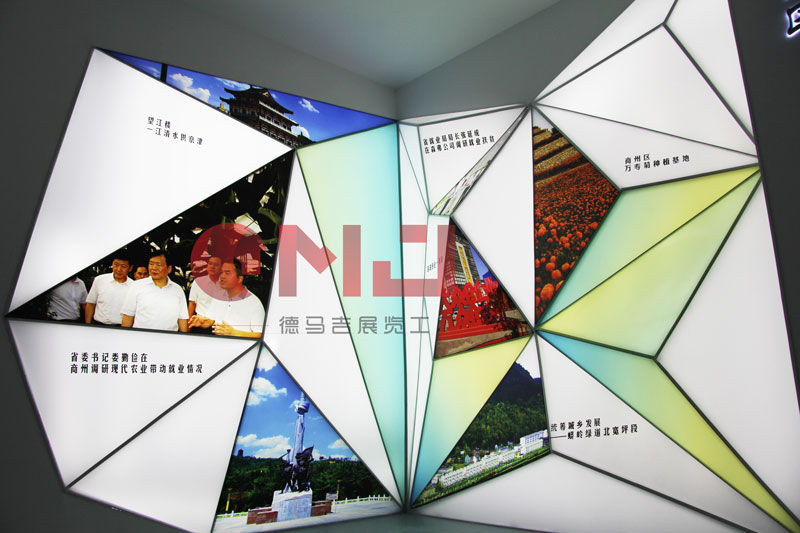 在挑選展會(huì)裝修公司時(shí)應(yīng)該注意什么？